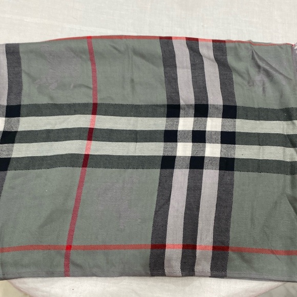 Burberry scarf π§£gray red black 100% cashmere made in Scotland 54β by 72β unisex - Picture 11 of 16